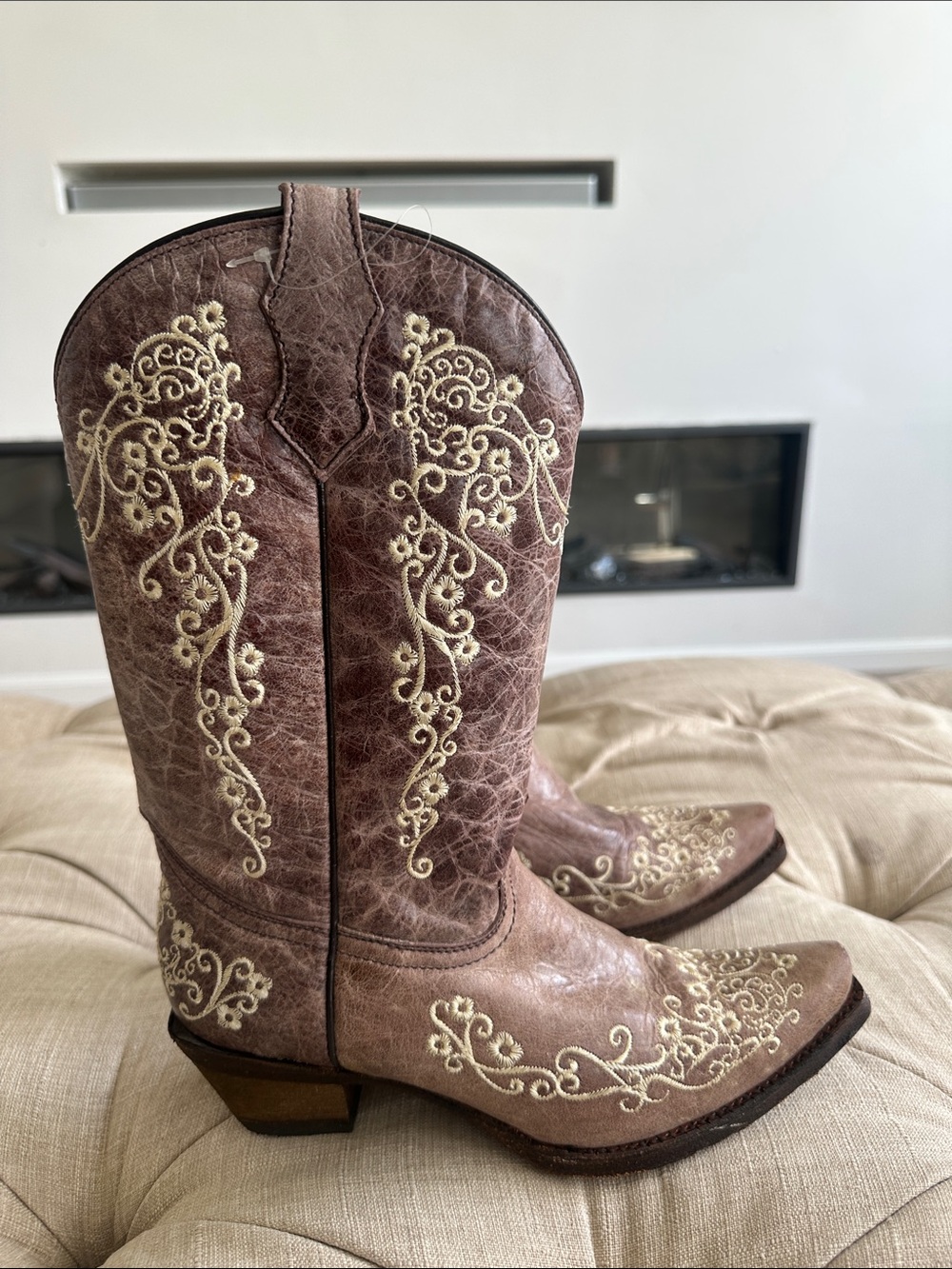 Corral Brown Western Embroidered Heeled Boots - Picture 3 of 10